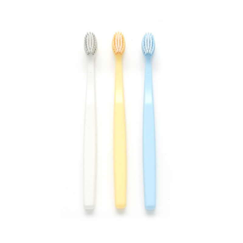 PP-håndtag Ultra-fint blødt PBT-børstehår Voksen dyb rengøring Opfylder EURO-standarderne tandbørste